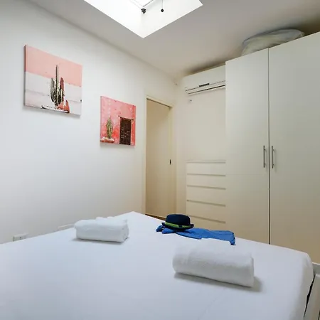Color House Apartment *