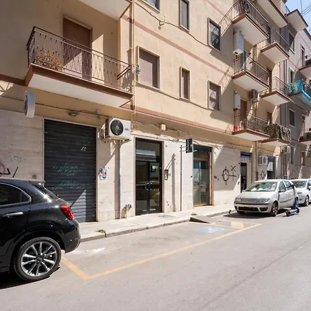 Color House Apartment *