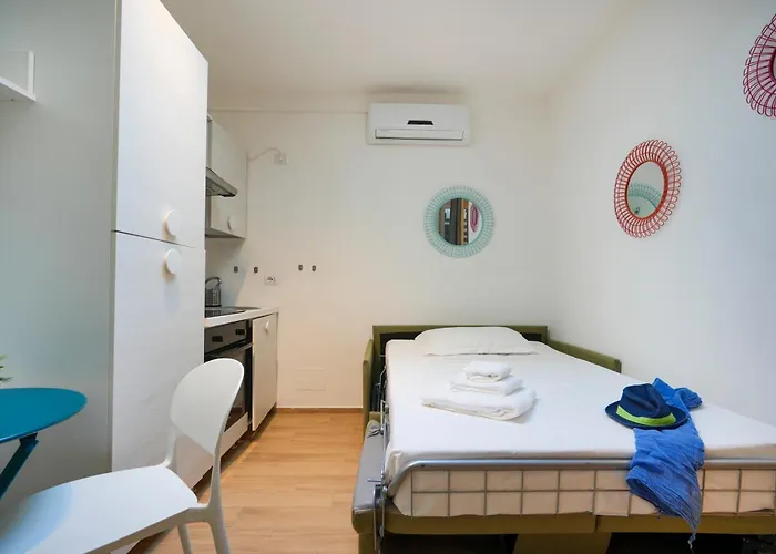 Guesthost - Color House Apartament