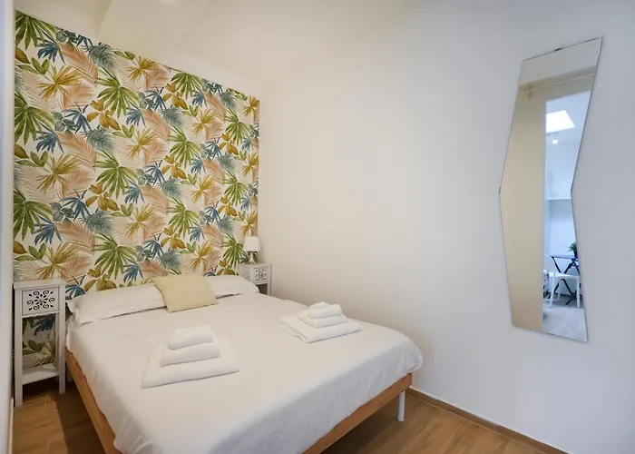 Guesthost - Color House Bari