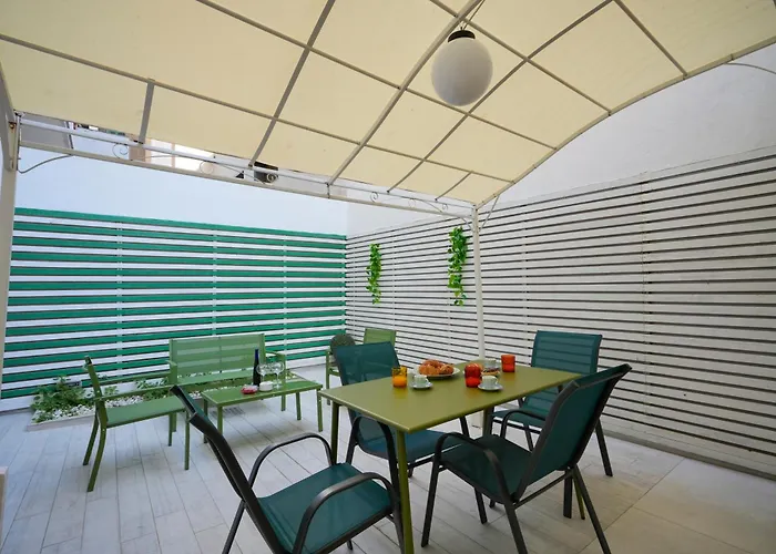 Guesthost - Color House