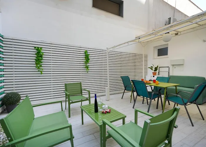 Guesthost - Color House Apartament