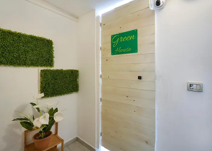 Guesthost - Color House Bari