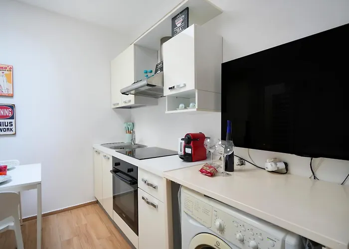 Guesthost - Color House